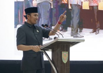 Ketua DPRD Provinsi Jambi Memberikan Pemamparan pada kegiatan Apel Komandan Satuan Kodam II/Sriwijaya TA 2023. (Foto : dok. Hms)