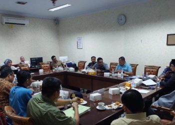 Komisi III saat Rapat Dengar Pendapat dengan Dishub dan Dinas ESDM. (Foto : Dok. Humas)