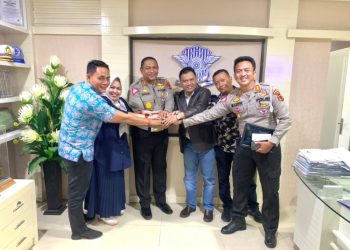 Dewan Provinsi Jambi Foto Bersama Usai Diskusi Bersama Pihak Ditlantas Polda Jambi. (Dok. Humas)