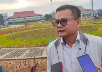 Anggota DPRD Provinsi Jambi, Juanda Dimintai Keterangan oleh awak Media Usai Sidak RTH. (Foto ; Dok. Hms)