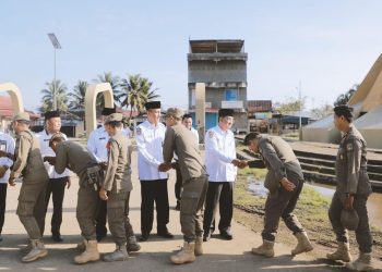 Pegawai Pemkab Tanjab Barat saat Apel Bersama Bupati. (Foto : Dok. Diskominfo TJB)