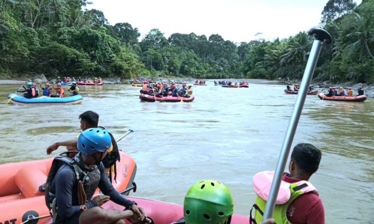 Peserta Geo Pun Rafting di Geopark Merangin. (Foto : Dok. Istimewa)