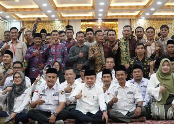 Gubernur Haris bersama Gabungan Organisasi Peemerintah Tingkat Desa.(Foto : Dok. Diskominfo/Harun)