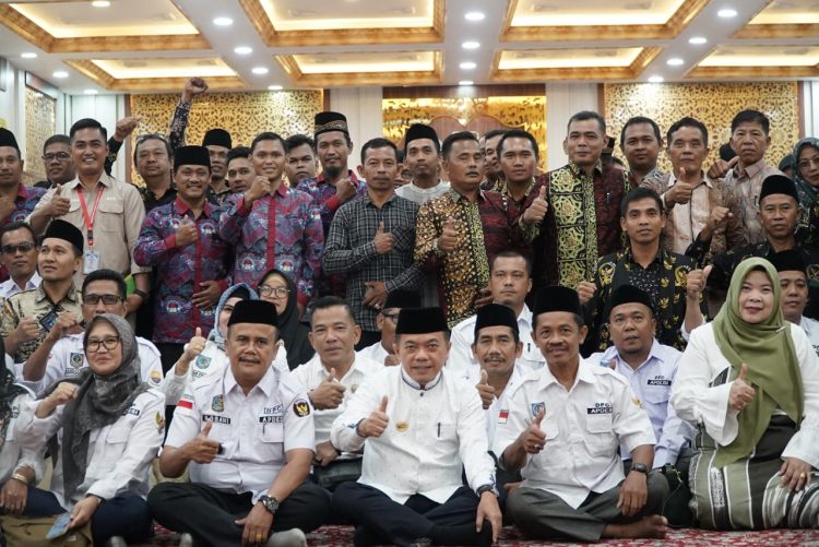 Gubernur Haris bersama Gabungan Organisasi Peemerintah Tingkat Desa.(Foto : Dok. Diskominfo/Harun)