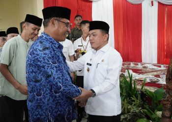 Gubernur Bermaaf-maafan saat Halal Bihalal dengan Pemkab Sarolangun. (Foto : Dok.Diskominfo/Harun)