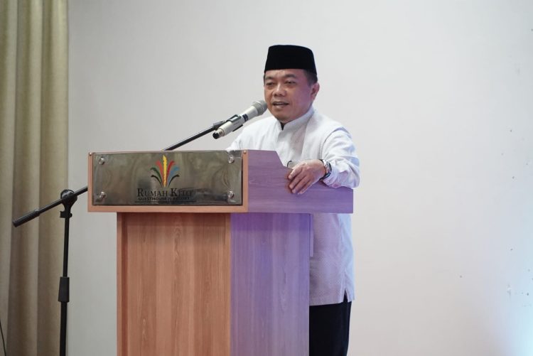 Al Haris Memberi Sambutan saat Halal Bi Halal Alumni STAN-LAN RI. (Foto Dok. Diskominfo)
