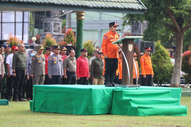 Gubernur Jambi, Dr. Al Haris saat Memimpin Apel Siaga Bencana Karhutla. (Foto : Dok. Diskominfo/Agus)