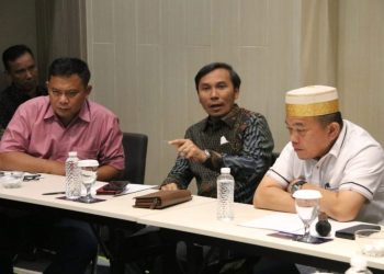 Ketua DPRD Provinsi Jambi saat Rapat Bersama Terkait Batubara. (Foto : dok. Humas)