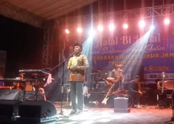 Ketua DPRD Provinsi Jambi, Edi Purwanto Menyampaikan Sambutan saat Acara halal Bi Halal Musisi Jawa-Jambi. (Foto : Dok. Sekretariat)
