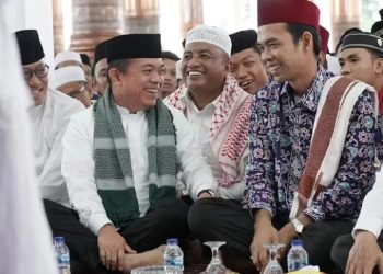 Gubernur Al Haris, UAS bersama Masayarakat Menghadiri Halal Bi Halal di Masjid Agung Al-Falah. (Foto : Dok. Diskominfo/Agus)