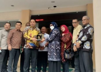 Pinto Jayanegara bersama Komisi IV DPRD Provinsi Jambi Berkunjung ke Dinas Pemberdayaan Perempuan Sumbar. (Foto : Dok. Humas)