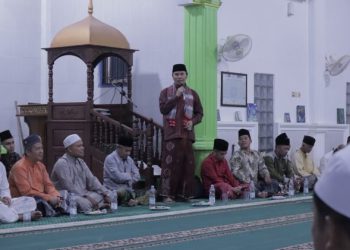 Sampaikan Sambutan, Edi Purwanto Safari Ramadhan Perdana di Desa Kasang Pudak. (Foto : dok. Sekretariat)