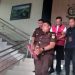 Mengenakan Baju Tahanan, YEH Digiring Petugas Kejaksaan. (Foto : Dok. WN/Din).