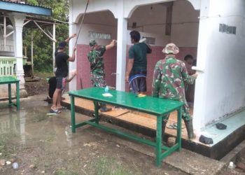 Satgas TMMD ke-116 Kodim 0420/Sarko Renovasi Masjid Istiqomah Simpang Langgar. (Foto : Dok. Kuntala/Awan)