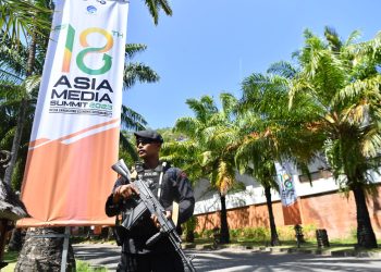 Petugas melakukan pengamanan di pintu masuk Hotel Grand Hyatt Nusa Dua, Bali. (Foto : Dok. InfoPublik/Amiriyandi)