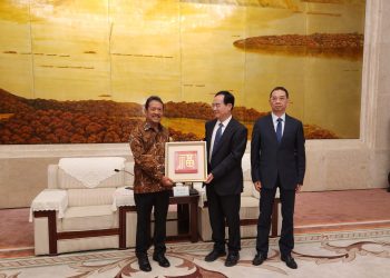 Menteri Kelautan dan Perikanan Sakti Wahyu Trenggono bersama Pejabat Kota Fuzhou, China. (Foto : Dok. InfoPublik)