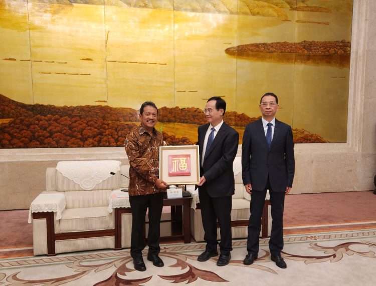 Menteri Kelautan dan Perikanan Sakti Wahyu Trenggono bersama Pejabat Kota Fuzhou, China. (Foto : Dok. InfoPublik)