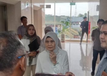 Suasana di Bank 9 Jambi Usai YEH Diumumkan Sebagai Tersangka. (Foto : Dok. WarnaJambi)