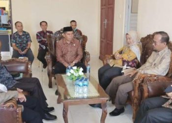 Pansus IV DPRD Provinsi Jambi saat Berbincang dengan Pihak Dinkes Kerinci. (Foto : Dok. Sekretariat)