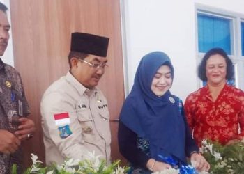 Bupati Drs. anwar Sadat Saat Meresmikan Rumah Singgah Bagi Keluarga Pasien Rumah Sakit Daud Arif. (Foto : Dok Prokopim TJB)