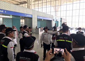 PPIH Tengah Orientasi Lapangan di Bandara AMAA Madinah. (Foto : Dok. Kemenag)