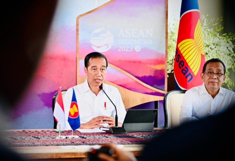 Presiden Jokowi saat Konferensi pers di Hotel Meruorah, Provinsi Nusa Tenggara Timur. (Foto : Dok. Kemensetneg)