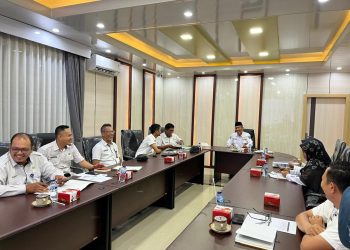 Sekda Saat Mempin Rapat Tindak Lanjut Inflementasi Sertifikat Elektronik. (Foto : Dok. Diskominfo)