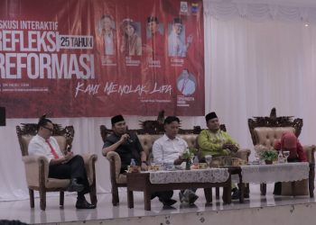 Edi Purwanto saat Menjadi Narasumber dalam Diskusi Interaktif "Refleksi 25 Tahun Reformasi. (Foto : dok. Humas)
