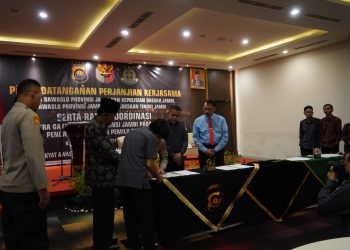 Penandatanganan Kerjasama terkait Pemilu 2024. (Foto : Dok. Diskominfo/Novri)