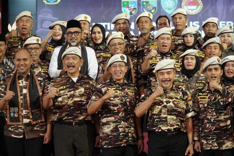 Pengurus PD FKPPI Jambi Bersama Sekda Provinsi. (Foto : Dok. Diskominfo/Harun).