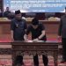 Ketua DPRD Provinsi Jambi saat Menandatangani Pembentukan Perda RT/RW. (Foto : Dok. Humas)