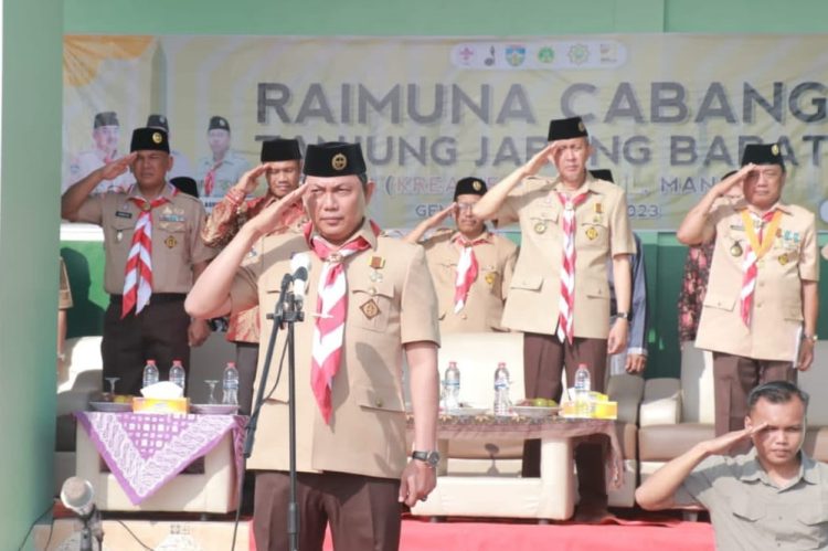 Wabup Hairan saat Menghadiri Acara Ramuna Pramuka Cabang Tanjab Barat. (Foto : Dok. Prokopim TJB)