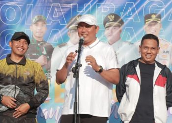 Wabup Hairan saat Membuka Kegiatan Olahraga Bersama Forkopimda. (Foto : Dok. Diskominfo)