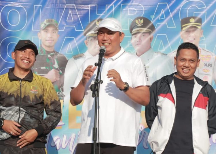 Wabup Hairan saat Membuka Kegiatan Olahraga Bersama Forkopimda. (Foto : Dok. Diskominfo)
