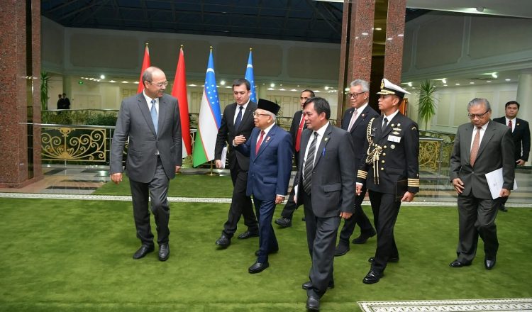 Wapres Makruf Amin Bersama Pihak Uzbekistan. ( Foto : Dok. BPMI Setwapres).