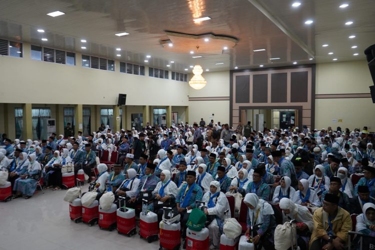 Ratusan Jamaah Calon Haji Asal Jambi yang Akan Diberangkatkan. (Foto : Dok. Diskominfo/Novri).