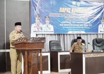 Gubernur Jambi, Dr. Al Haris Menyampaikan Sambutan Dalam Rakor Bersama Kepala Desa. (Foto : Dok. Diskominfo/Harun).