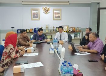 Faizal Riza Bersama Komisi IV DPRD Provinsi Jambi saat Berdiskusi dengan Pihak Labkesda Jawa Barat. (Foto : Dok. Humas).