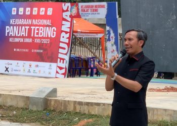 Ketua DPRD Provinsi Jambi, Edi Purwanto saat Menutup Kejurnas Panjant Tebing. (Foto : Dok. Humas).
