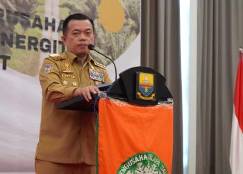 Gubernur Jambi Al Haris Menyampaikan Kata Sambutan Dalam Kegiatan Focus Group Discussion (FGD) Pemerintah Provinsi Jambi bersama Pengurus Gabungan Pengusaha Kelapa Sawit Indonesia (GAPKI) Cabang Jambi. (Foto: Dok. Diskominfo)