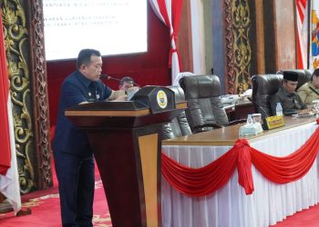 Gubernur Jambi Menyampaikan Jaaban Pemerintah Atas Pandangan Umum Fraksi-fraksi DPRD Provinsi Jambi Dalam Sidang Bersama Anggota Dewan. (Foto: Dok. Diskominfo)