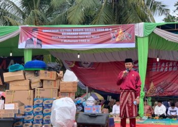 Ketua DPRD Provinsi Jambi Edi Purwanto Menyampaikan Kata Sambutan Pada Acara Gerbeg Suro di Kelurahan Sridadi Batanghari. (Foto: Dok. Humas)