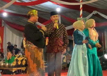 Ketua DPRD Provinsi Jambi Bersama Danrem 042/Gapu. (Foto : Dok. Humas).