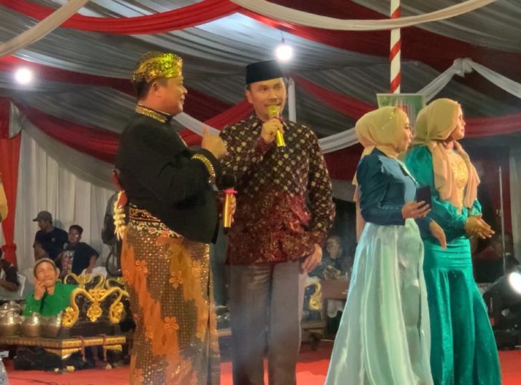 Ketua DPRD Provinsi Jambi Bersama Danrem 042/Gapu. (Foto : Dok. Humas).