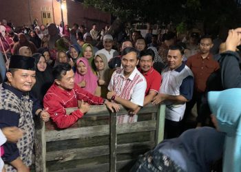 Ketua DPRD Prov. Jambi Bersama Warga Desa Tendah Sarolangun. (Foto : Dok. Humas).