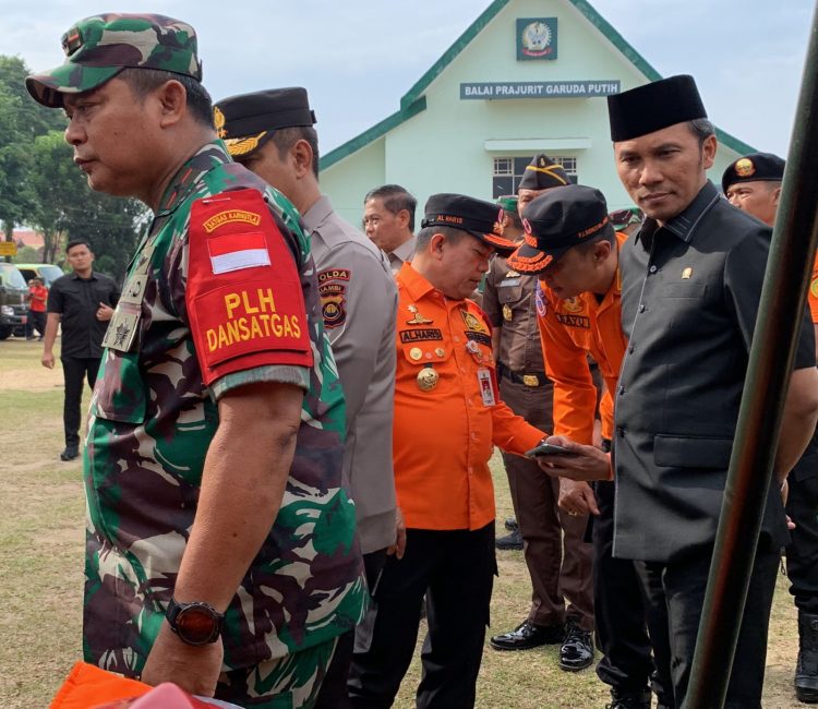Ketua DPRD Provinsi Jambi, Edi Purwanto saat Menghadiri Apel Siaga Karhutla. (Foto : Dok. Humas).