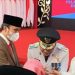 Edi Purwanto memberikan Ucapan Selamat untuk Pj. Bupati Merangin yang Baru Dilantik. (Foto : Dok. Humas).