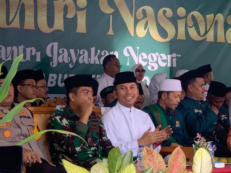 Ketua DPRD Provinsi Jambi saat Menghadiri Peringatan Hari Santri di Tebo. (Foto : Dok. Humas).