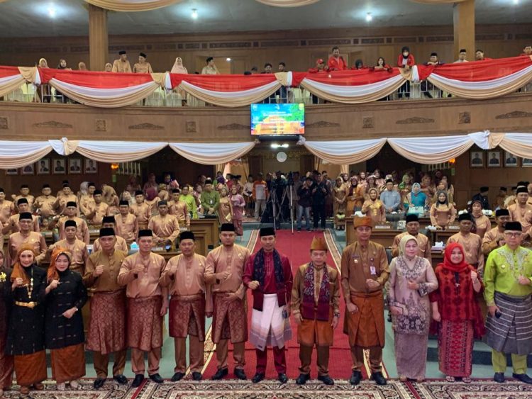 Ketua DPRD Provinsi Jambi saat Menghadiri HUT Muarojambi. (Foto : Dok. Humas).