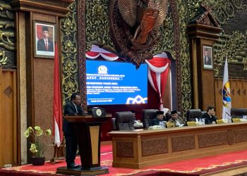 Ketua Bapemperda DPRD Provinsi Jambi, Akmaludin Menyampaikan Laporan. (Foto: Dok. Humas).